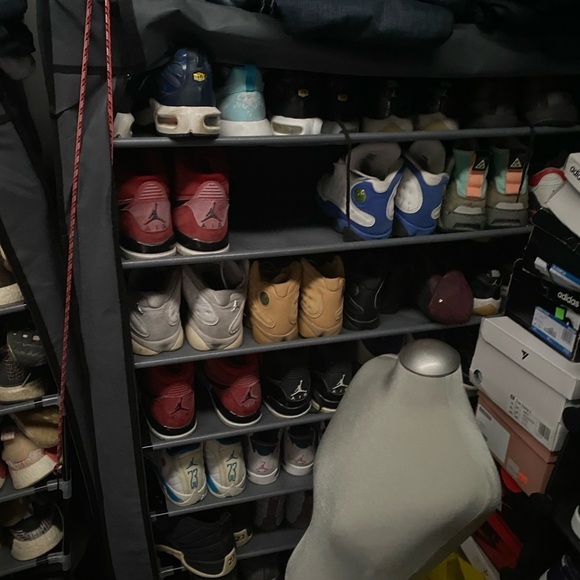 MYSTERY BOX OF 3 SNEAKERS - Nike, Adidas, Jordan & More ALL SIZES AVAILABLE - Picture 5 of 9